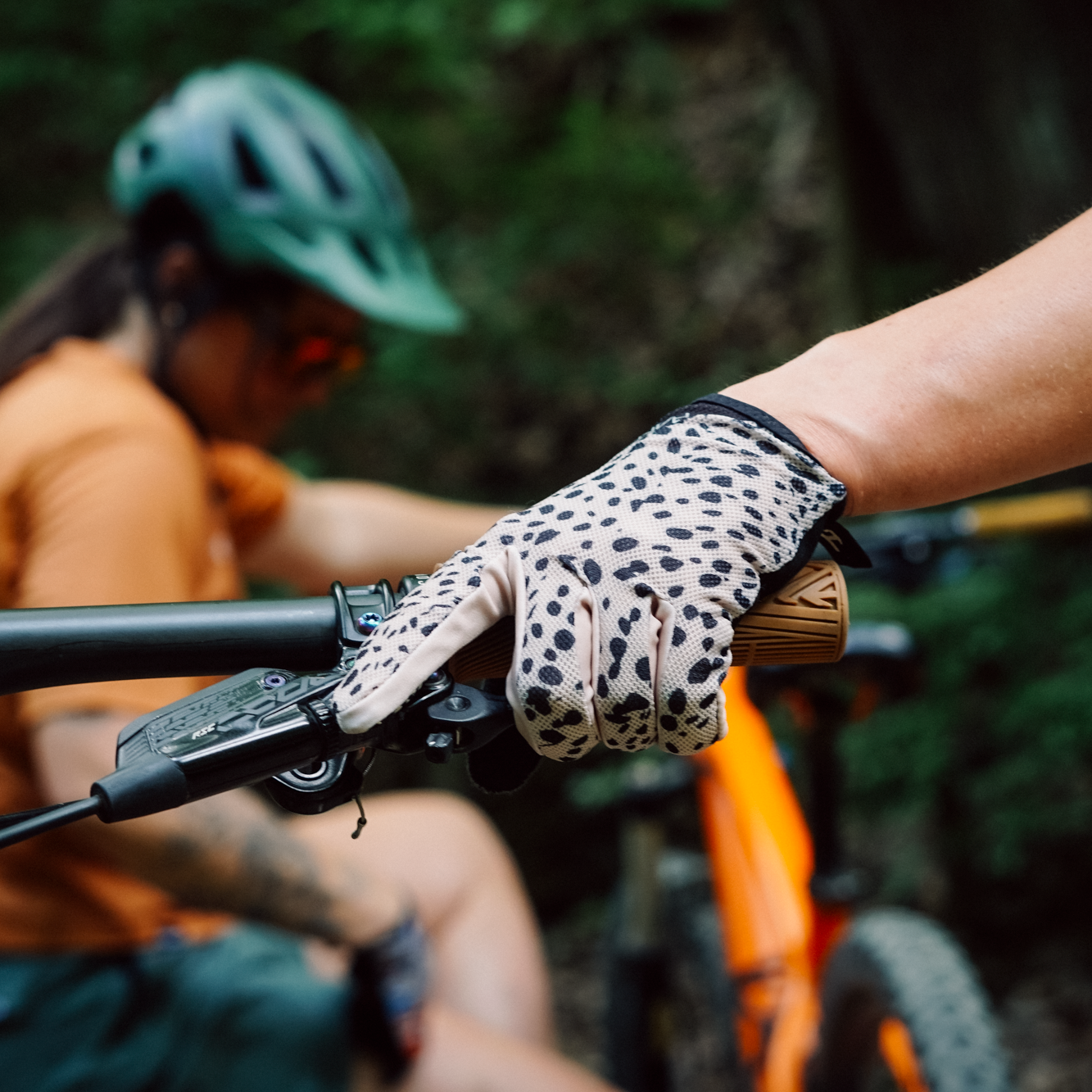 Sundura Spiral Tie Dye Gloves | HANDUP | Loud & Lightweight – Handup